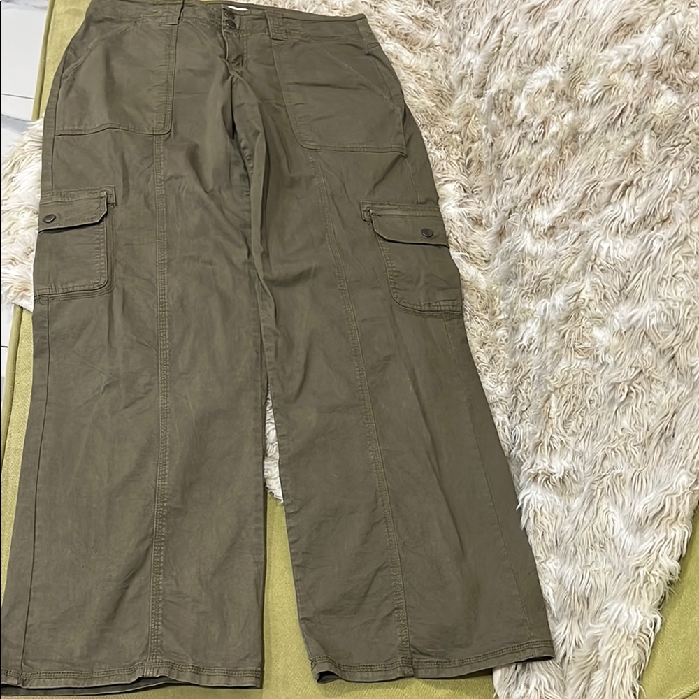 Women’s Olive Cargo Pants
